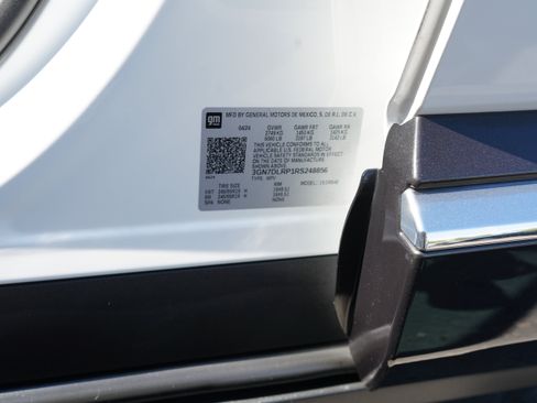 Used 2024 Chevrolet Equinox EV LT FWD image 32
