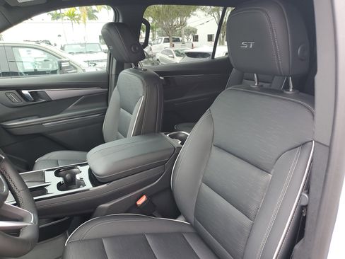 Certified 2025 Buick Enclave Sport Touring w/ Power Package image 22