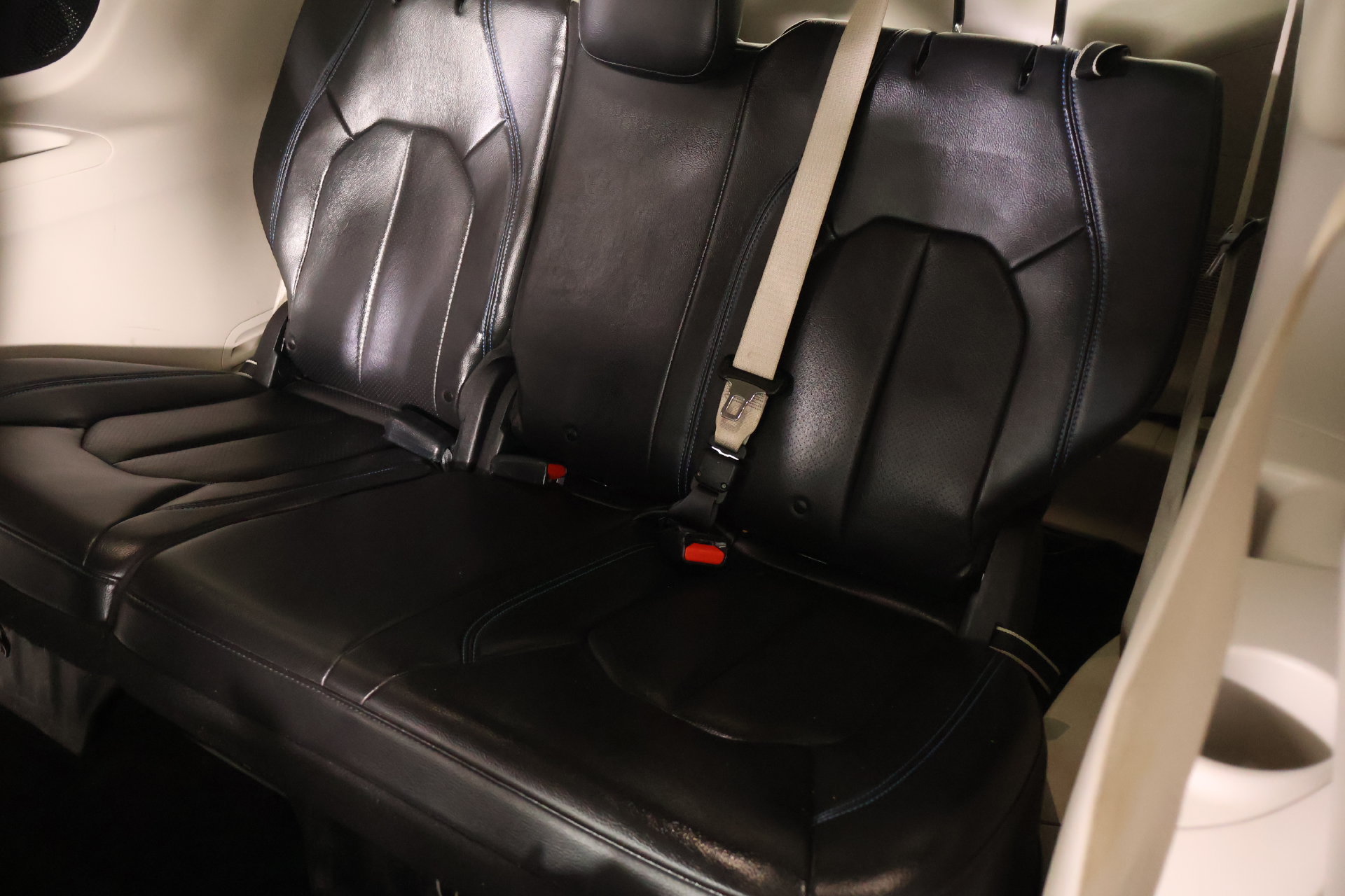 Used 2021 Chrysler Pacifica Touring-L FWD image 14