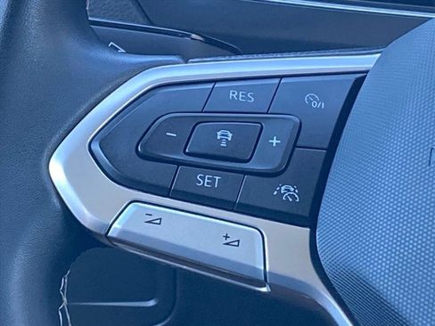 Used 2022 Volkswagen Tiguan SE w/ Panoramic Sunroof Package image 7