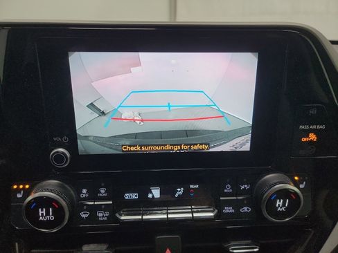 Used 2024 Toyota Highlander XLE image 23