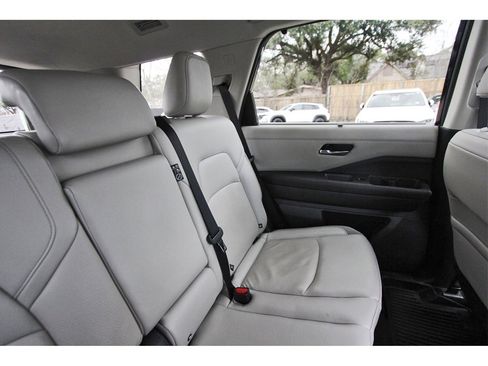 Used 2023 Nissan Pathfinder SL image 11