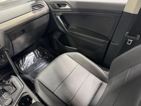 Used 2021 Volkswagen Tiguan SE image 17