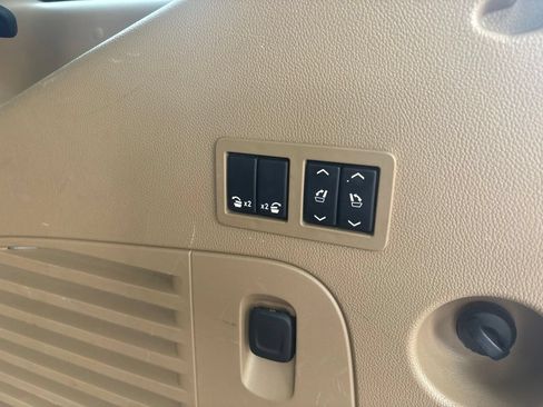 Used 2018 Cadillac Escalade Platinum AWD/4WD image 24