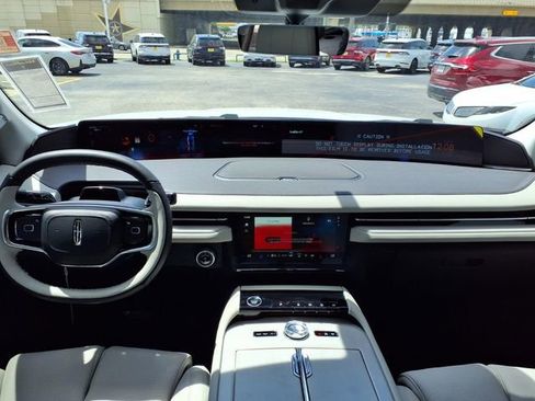 New 2026 Lincoln Navigator L Premier AWD/4WD image 10