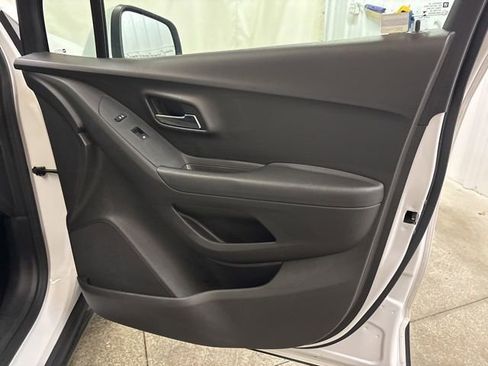 Used 2018 Chevrolet Trax LS FWD image 23