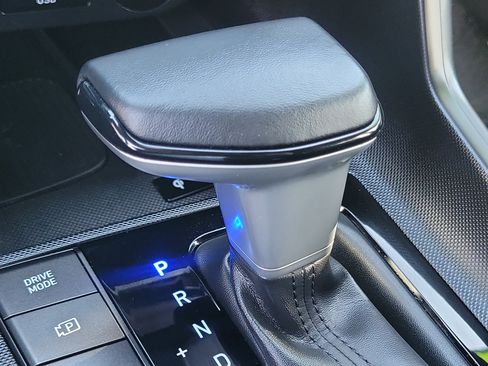 Certified 2025 Hyundai Elantra SEL image 16