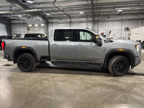 Used 2024 GMC Sierra 2500 AT4 w/ AT4 Preferred Package AWD/4WD image 2