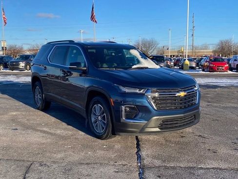 Certified 2023 Chevrolet Traverse LT image 3