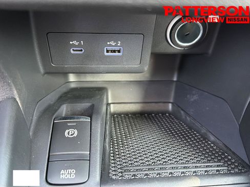 Used 2023 Nissan Kicks SR FWD image 9