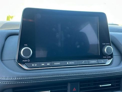 Used 2025 Nissan Rogue SV FWD image 25