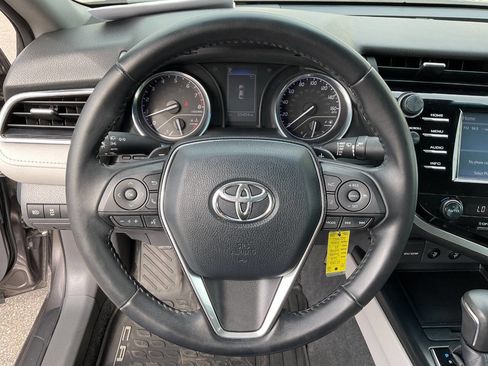 Used 2018 Toyota Camry SE w/ Moonroof Package FWD image 16