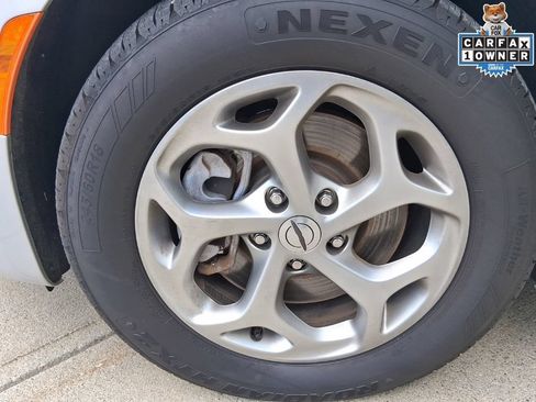 Used 2022 Chrysler Pacifica Limited AWD/4WD image 11