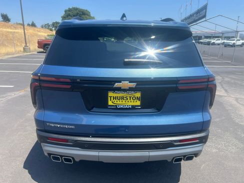 Used 2025 Chevrolet Traverse LT image 9