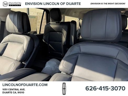 New 2025 Lincoln Navigator L Reserve image 15