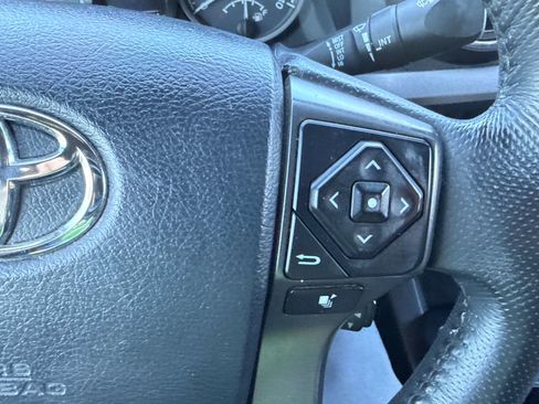 Used 2017 Toyota Tacoma TRD Off-Road w/ Tow Package (A/T) image 25