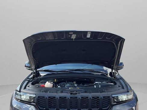Used 2023 Jeep Grand Cherokee Altitude AWD/4WD image 23