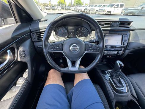 Used 2017 Nissan Rogue SL FWD image 33