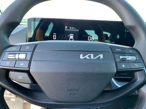 Used 2025 Kia K4 LXS image 27