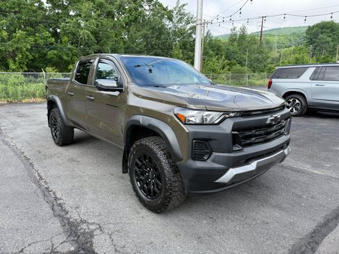 Used 2025 Chevrolet Colorado Trail Boss AWD/4WD image 7