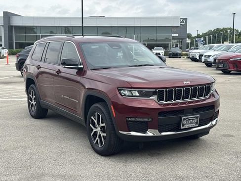 Used 2023 Jeep Grand Cherokee L Limited AWD/4WD image 3