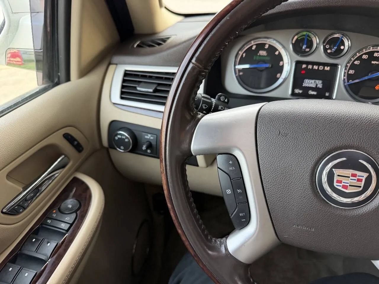 Used 2009 Cadillac Escalade 4WD Hybrid image 34