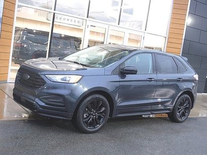 Used 2022 Ford Edge SE w/ Black Appearance Package