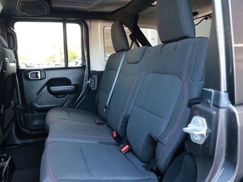 Used 2025 Jeep Wrangler Unlimited Rubicon AWD/4WD image 33