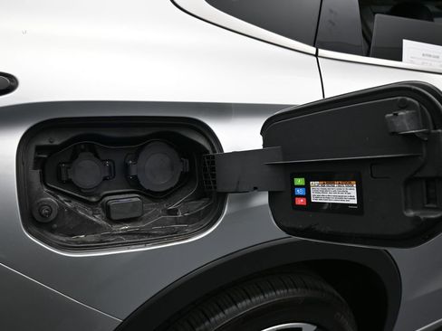 Used 2023 Mitsubishi Outlander SEL image 59