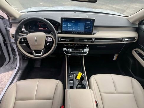 Used 2025 Lincoln Corsair FWD image 8