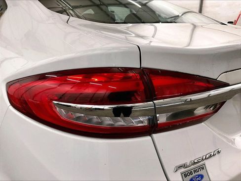 Certified 2018 Ford Fusion SE FWD image 28