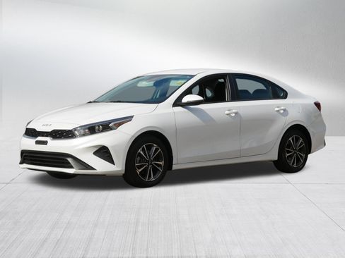 Certified 2024 Kia Forte LXS w/ LXS Technology Package FWD image 3