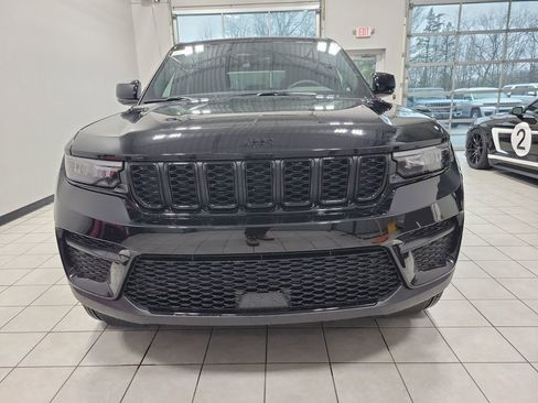 New 2025 Jeep Grand Cherokee Altitude image 2