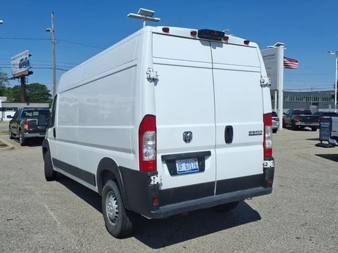 Used 2025 RAM ProMaster 2500 w/ Convenience Group FWD image 7