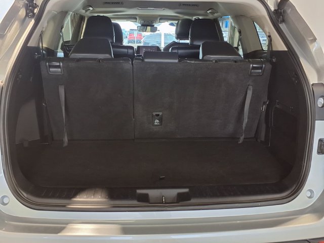 Used 2024 Toyota Highlander XLE FWD image 23