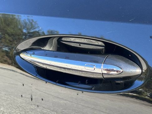 Used 2022 Buick Envision Avenir w/ Technology Package II image 35