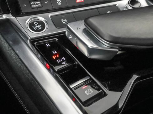 Used 2021 Audi e-tron Premium w/ Convenience Plus Package image 35