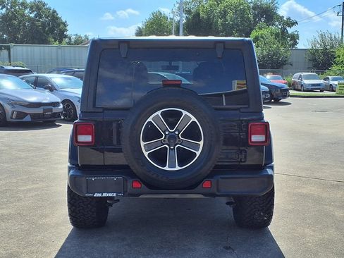 Used 2023 Jeep Wrangler Unlimited Sahara AWD/4WD image 8