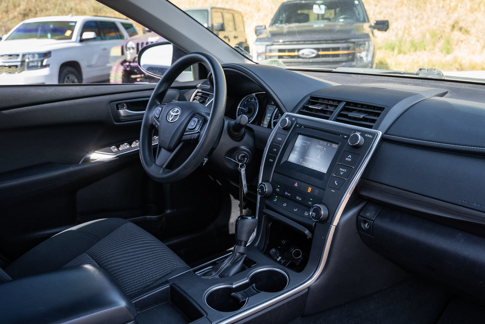 Used 2017 Toyota Camry SE FWD image 12