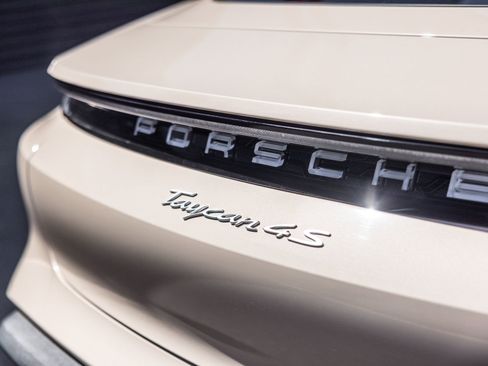 Certified 2021 Porsche Taycan 4S AWD/4WD image 15