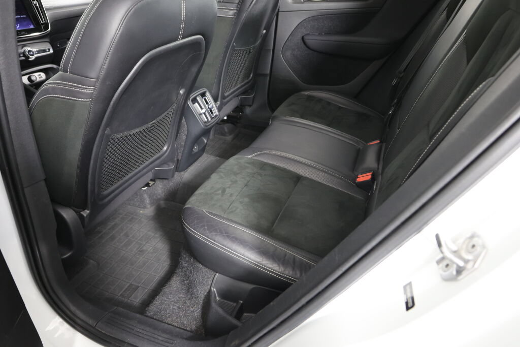 Used 2020 Volvo XC40 T5 R-Design AWD/4WD image 17