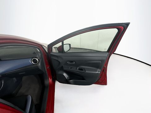 Used 2025 Nissan Versa SV FWD image 30
