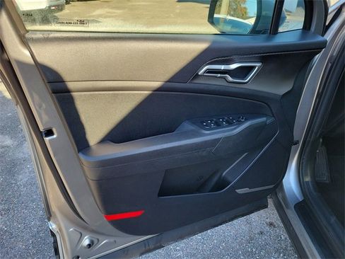 Used 2023 Kia Sportage LX image 11