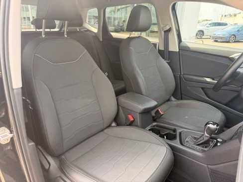 Certified 2025 Volkswagen Taos SE FWD image 20