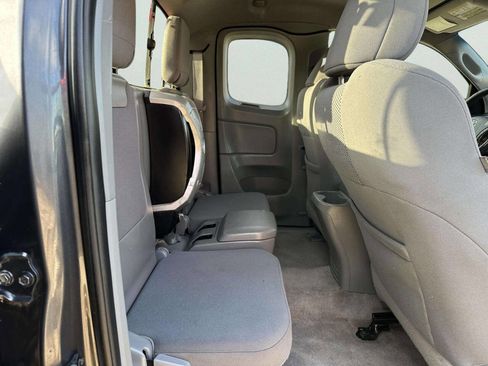 Used 2011 Toyota Tacoma 4x4 Access Cab V6 w/ TRD Sport Pkg image 16