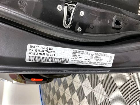 Used 2023 Jeep Wagoneer 2WD image 33