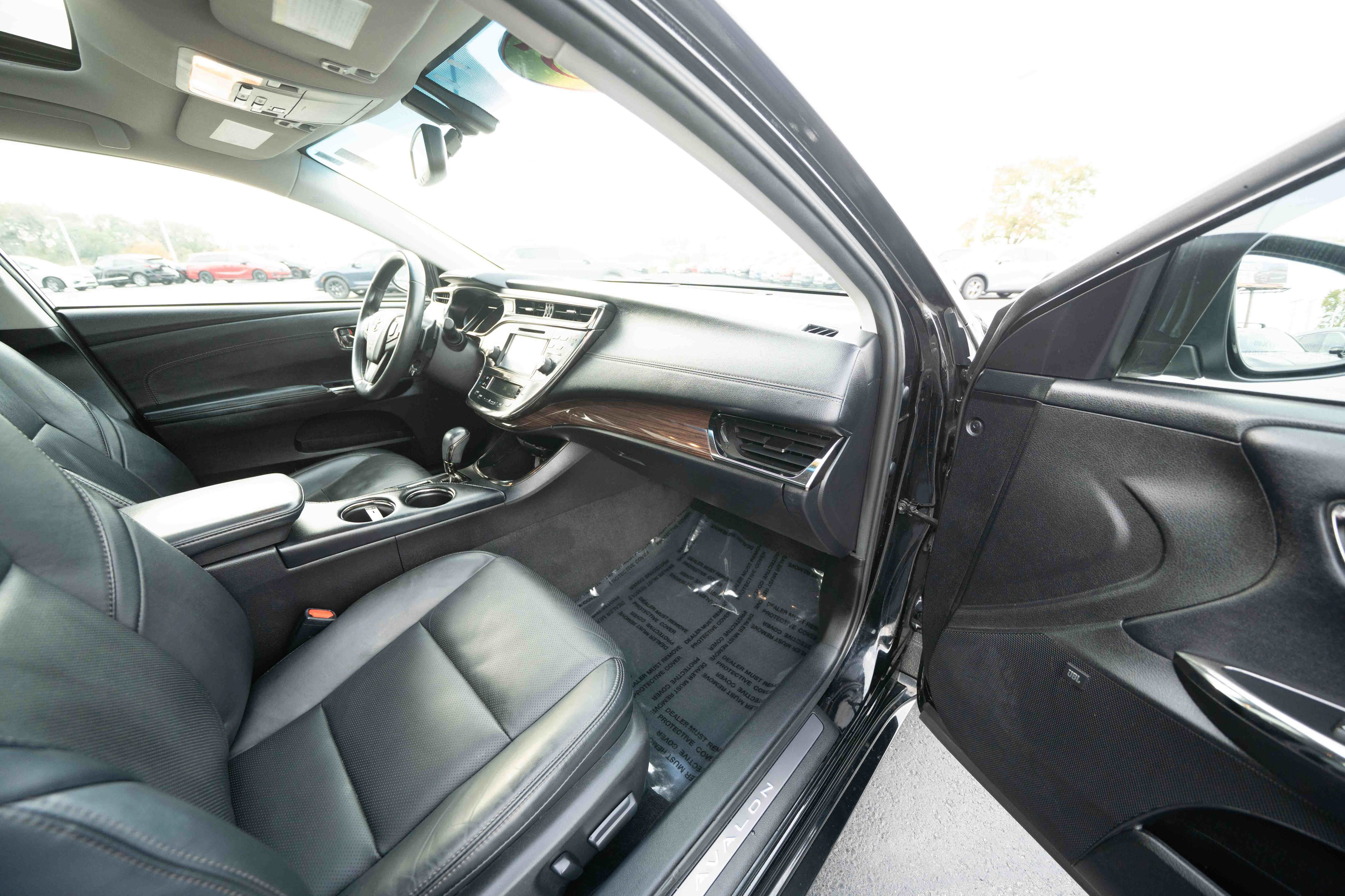 Used 2015 Toyota Avalon Limited FWD image 25