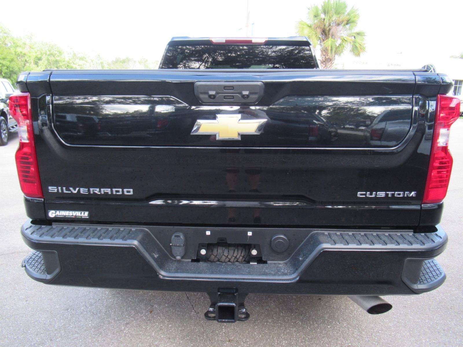 Used 2023 Chevrolet Silverado 2500 Custom w/ Custom Value Package AWD/4WD image 6