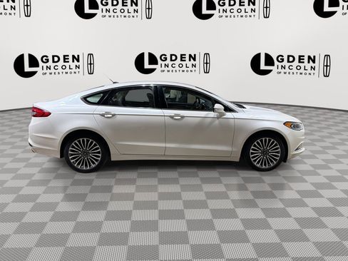 Used 2017 Ford Fusion SE w/ Fusion SE Technology Package image 9