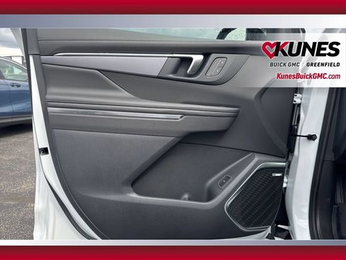 New 2026 Buick Enclave Sport Touring w/ LPO, Floor Liner Package AWD/4WD image 36